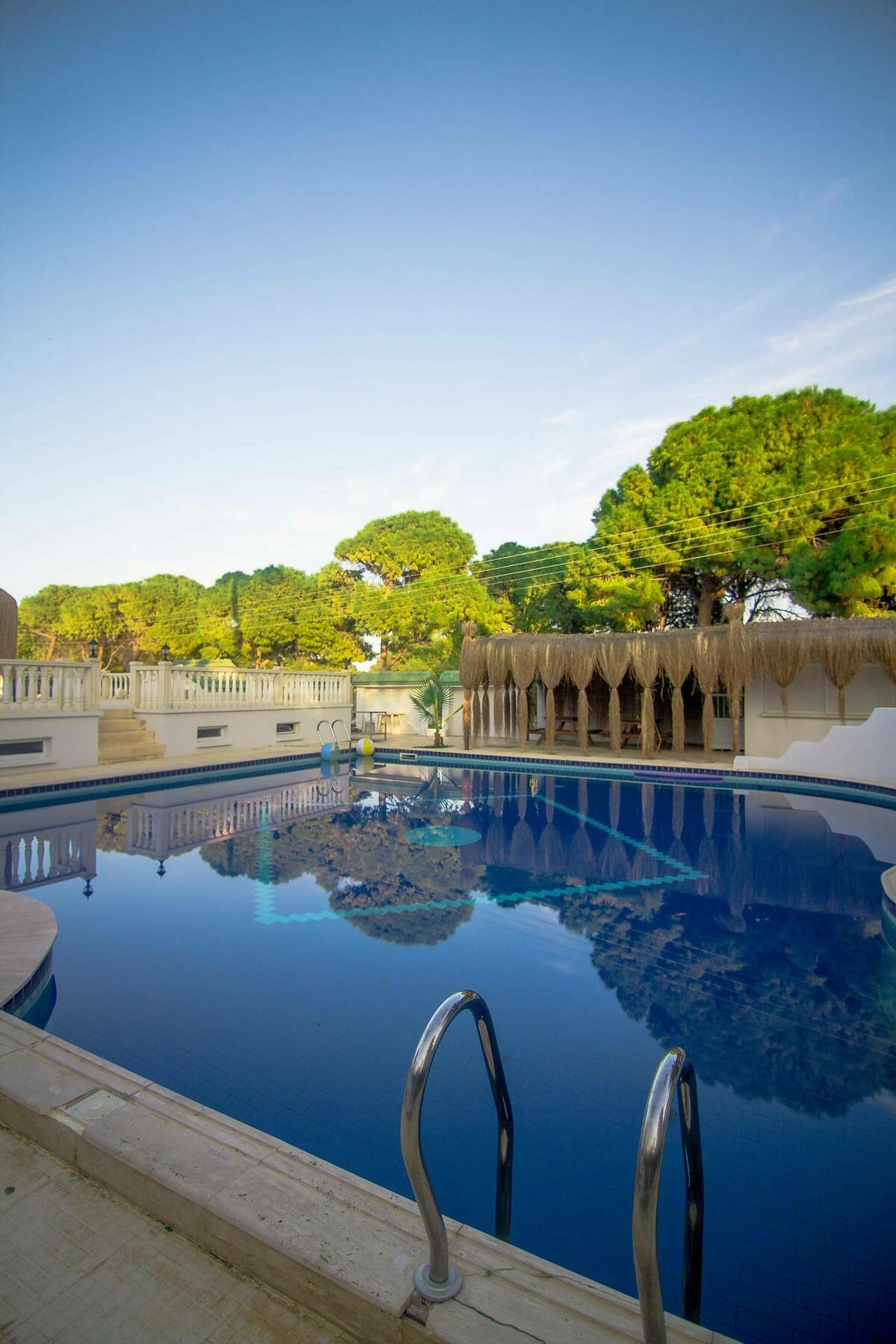 Готель The Pine Bay Club Кіренія Екстер'єр фото